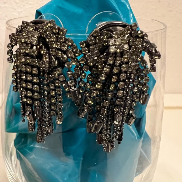 WHBM Elegant Hematite Fringe Stud Earrings - Picture 6 of 6